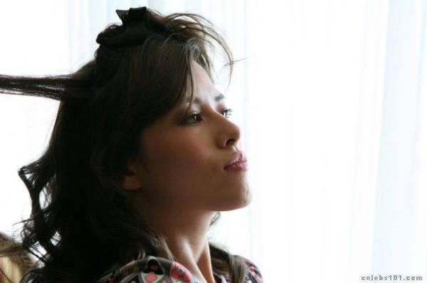 Mylène Jampanoï Fotoğrafı