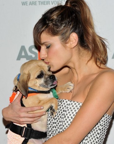 Lake Bell Fotoğrafı