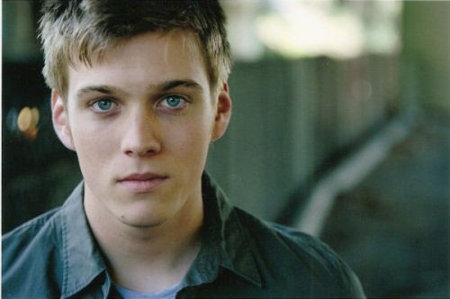 Jake Abel Fotoğrafı