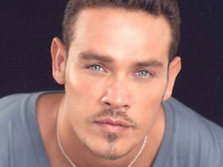 Kevin Alejandro fotoğrafı