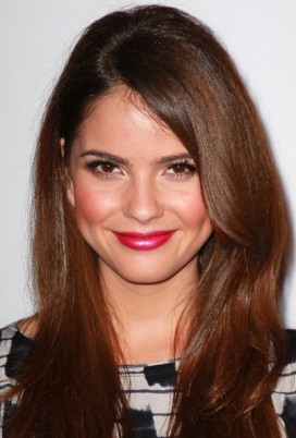 Shelley Hennig Fotoğrafı