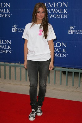 Shelley Hennig Fotoğrafı