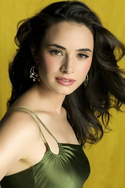 Mia Maestro Fotoğrafı
