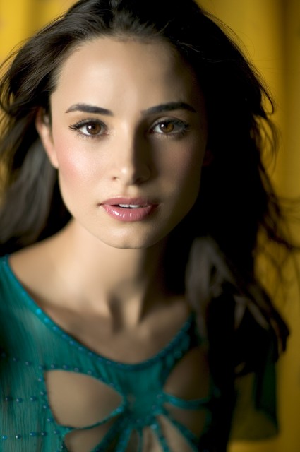 Mia Maestro fotoğrafı