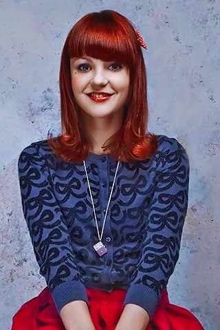 Kathryn Prescott fotoğrafı