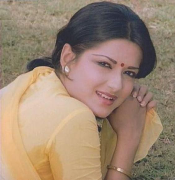 Moushumi Chatterjee fotoğrafı