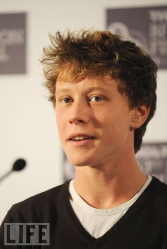 George MacKay Fotoğrafı