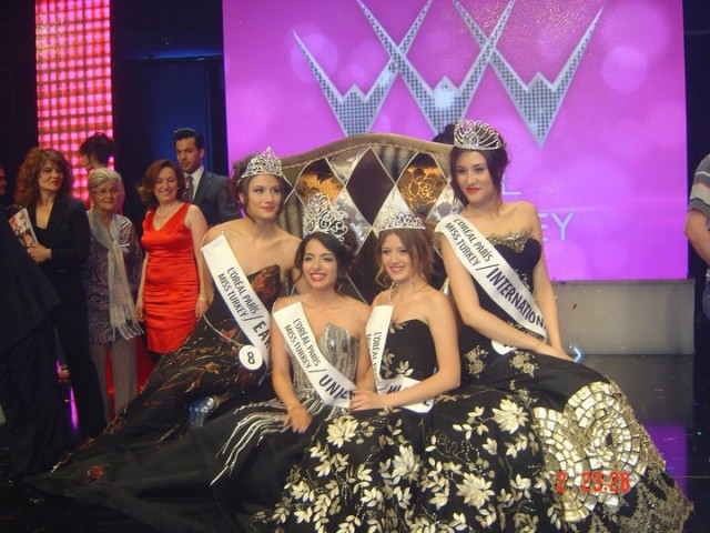 Gizem Karaca Fotoğrafı