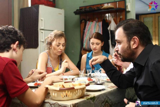 Gizem Karaca Fotoğrafı