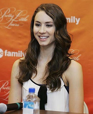 Troian Bellisario Fotoğrafı