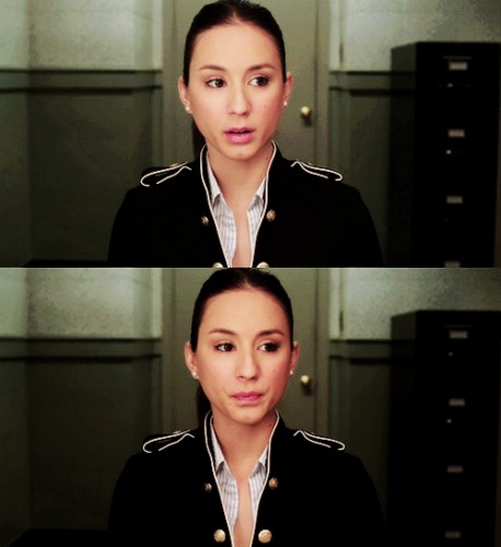 Troian Bellisario Fotoğrafı