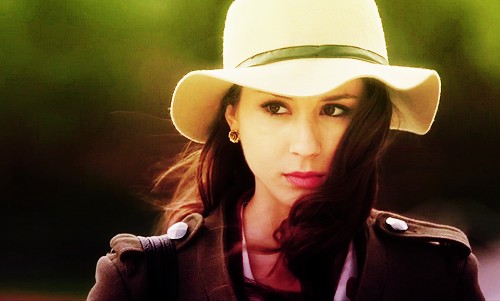 Troian Bellisario Fotoğrafı