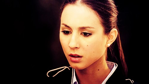 Troian Bellisario Fotoğrafı