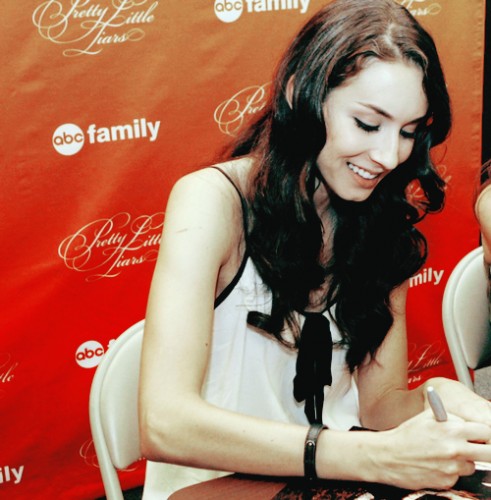 Troian Bellisario Fotoğrafı