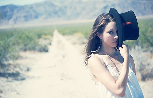 Troian Bellisario Fotoğrafı