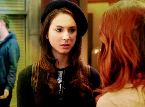 Troian Bellisario Fotoğrafı