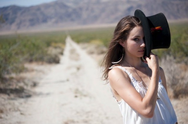 Troian Bellisario Fotoğrafı