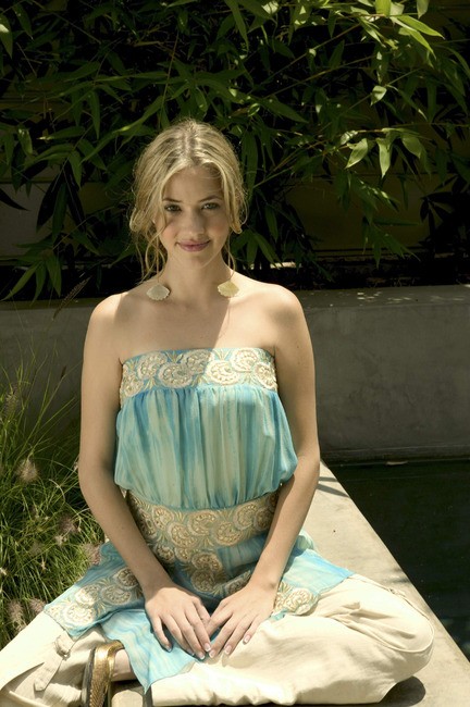 Julie Gonzalo Fotoğrafı