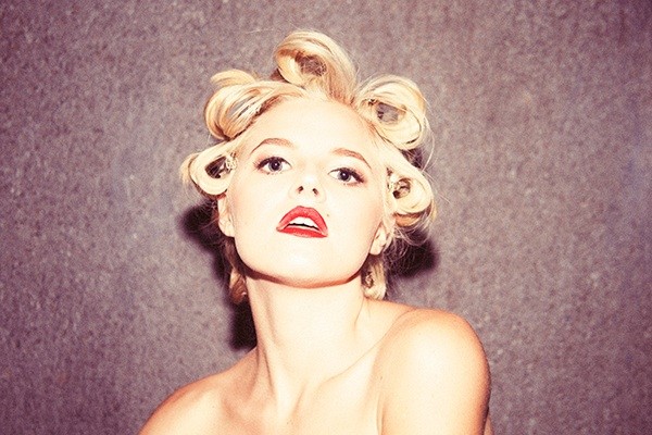 Ana Mulvoy-Ten Fotoğrafı