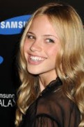 Halston Sage fotoğrafı