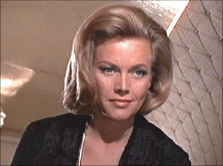 Honor Blackman fotoğrafı