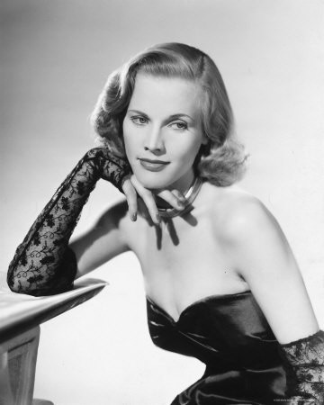 Honor Blackman Fotoğrafı