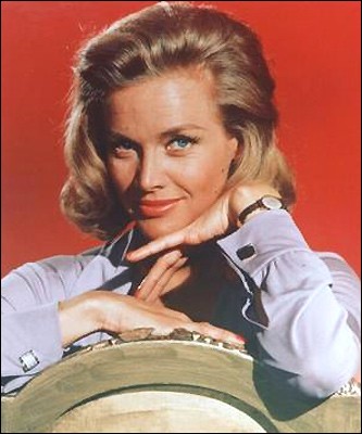 Honor Blackman fotoğrafı