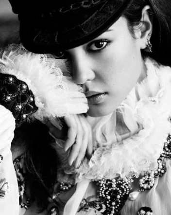 Courtney Eaton Fotoğrafı