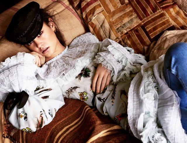 Courtney Eaton Fotoğrafı