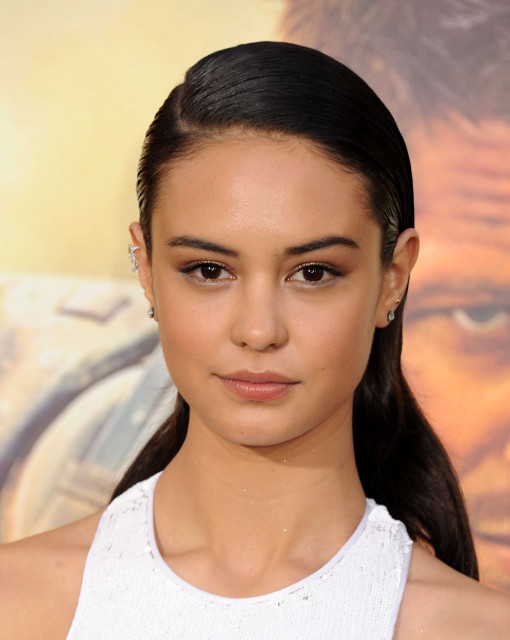 Courtney Eaton Fotoğrafı