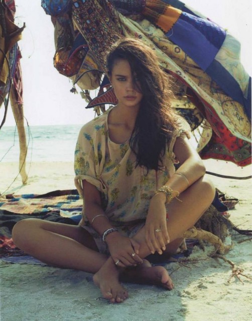 Courtney Eaton Fotoğrafı