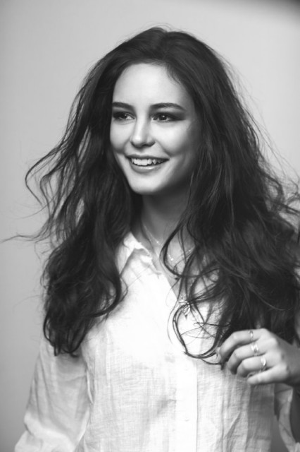 Courtney Eaton Fotoğrafı