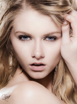 Alena Savostikova Fotoğrafı