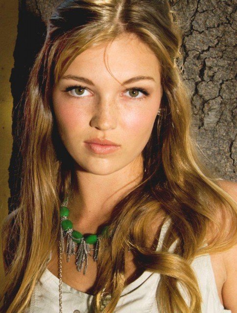Lili Simmons Fotoğrafı
