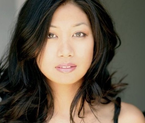 Liza Lapira fotoğrafı