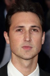 Ben Lloyd-Hughes fotoğrafı