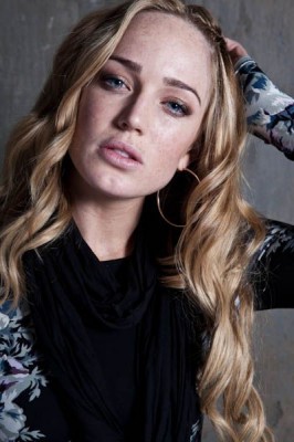 Caity Lotz Fotoğrafı