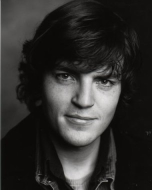 Tom Burke fotoğrafı
