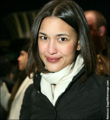 Julia Jones Fotoğrafı