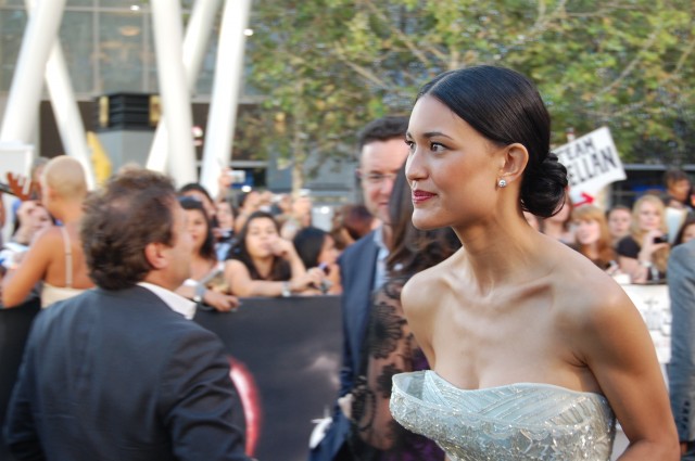 Julia Jones Fotoğrafı