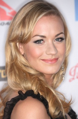 Yvonne Strahovski Fotoğrafı