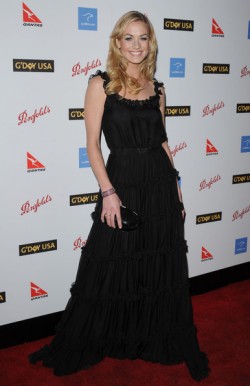 Yvonne Strahovski Fotoğrafı