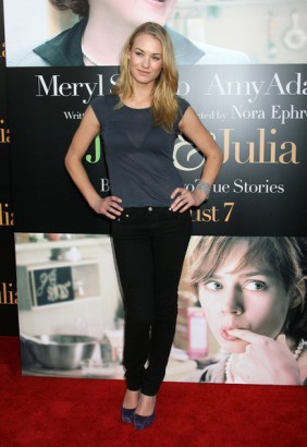 Yvonne Strahovski Fotoğrafı