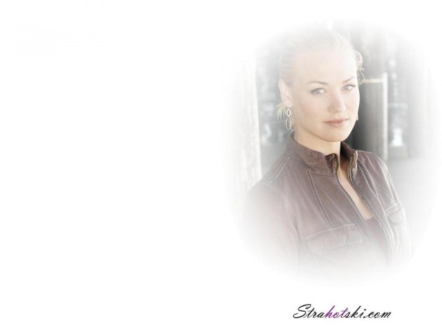 Yvonne Strahovski Fotoğrafı