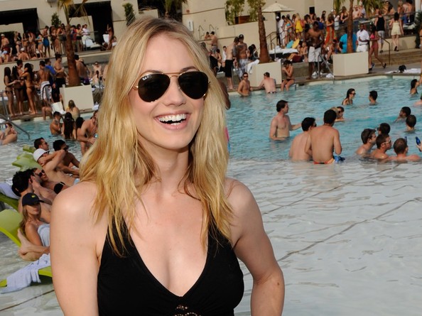 Yvonne Strahovski Fotoğrafı