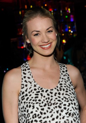 Yvonne Strahovski Fotoğrafı