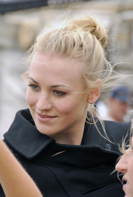 Yvonne Strahovski Fotoğrafı