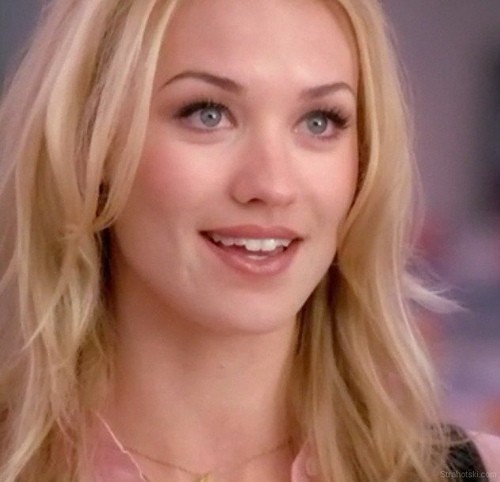 Yvonne Strahovski Fotoğrafı