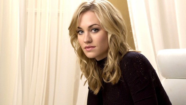 Yvonne Strahovski Fotoğrafı