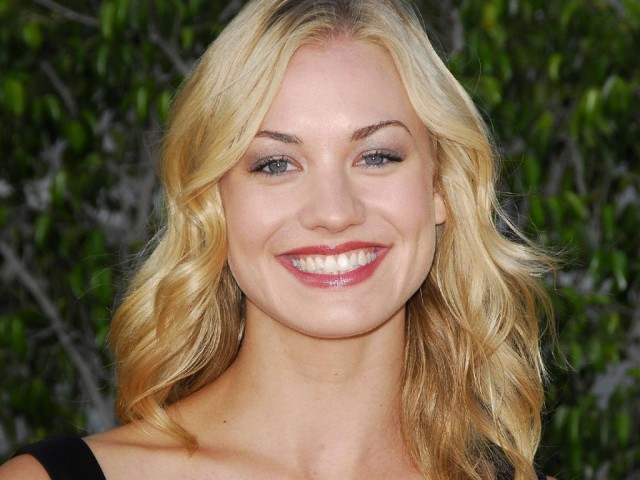 Yvonne Strahovski Fotoğrafı